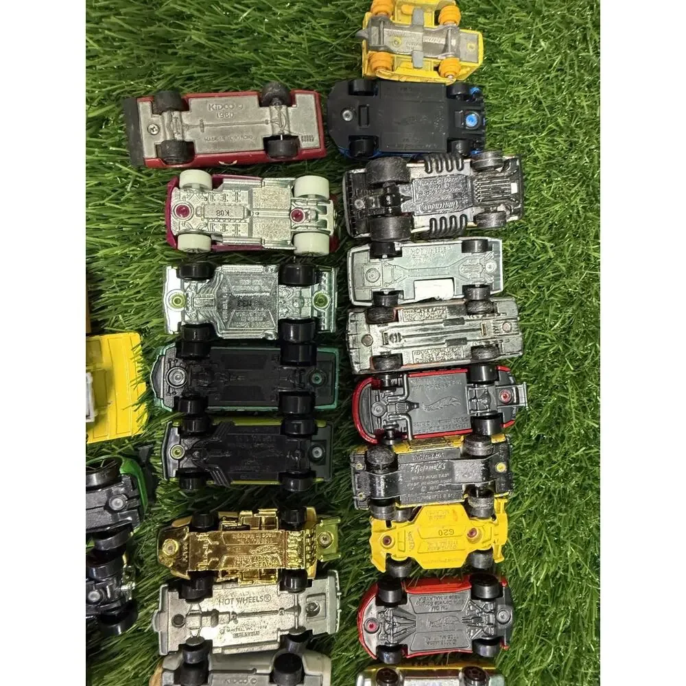 Large Lot 30+ Assorted Diecast Toy Vehicles Hot Wheels Matchbox Tonka Cars VTG